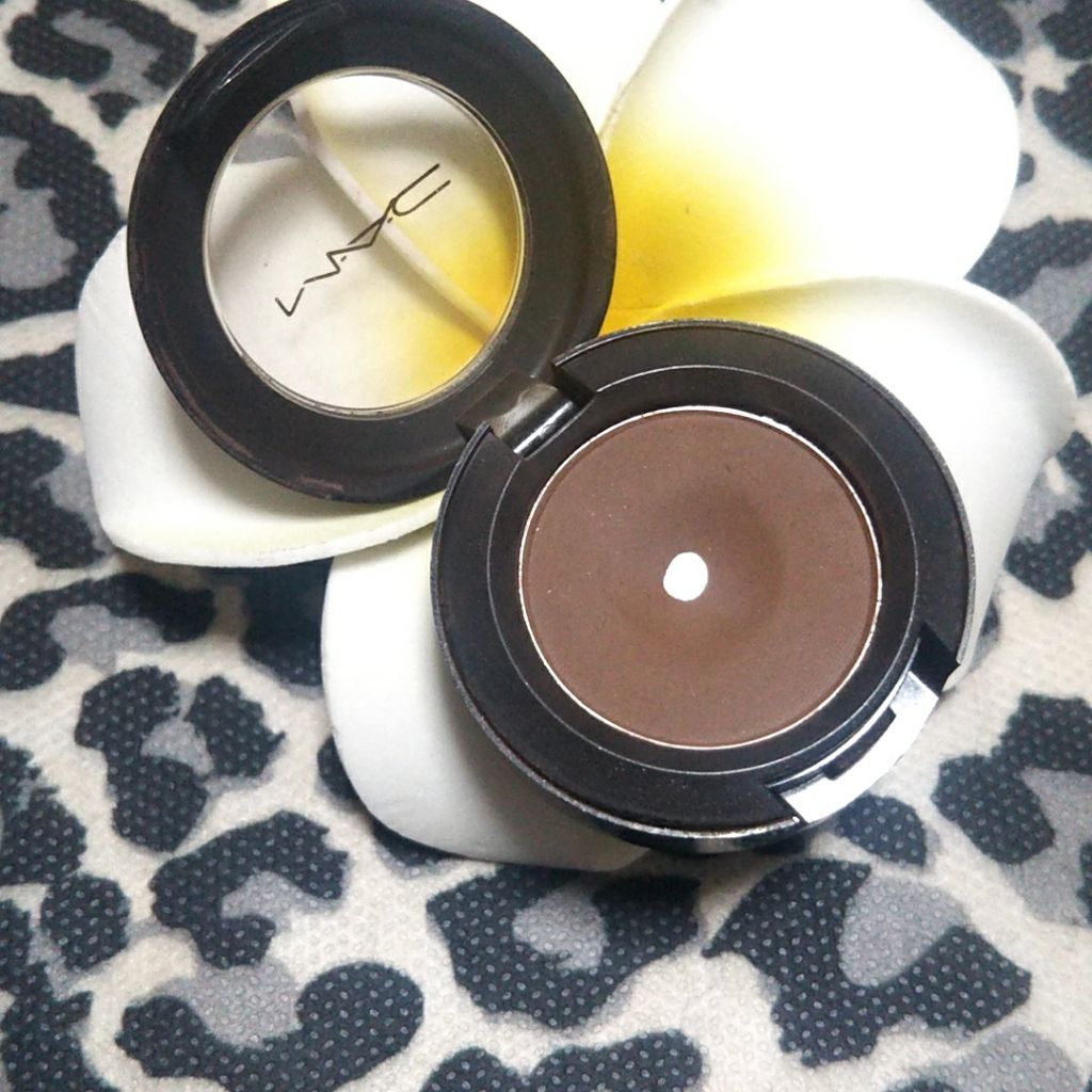 スモール アイシャドウ/M・A・C/単色アイシャドウを使ったクチコミ（2枚目）