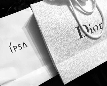 《Dior、誕生日プレゼント貰えるって知ってましたか？》


こんにちは〜まちです♥️♥️

突然ですが、Diorにはランクがあって
年に〜5万の買い物を超えるとゴールド会員

〜20万を超えるとプラチ