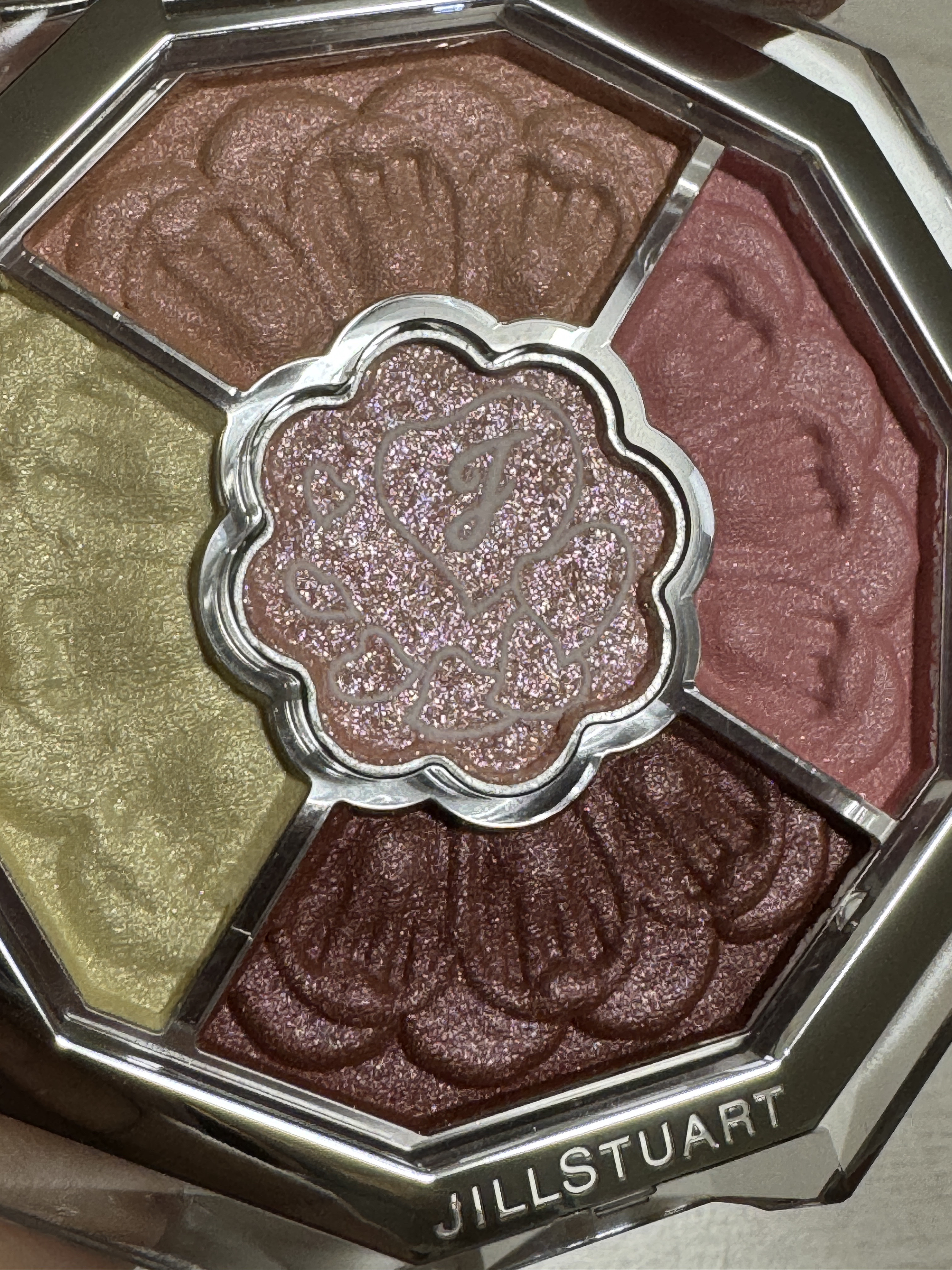 ジルスチュアート ブルームクチュール アイズ　ジュエルドブーケ 08 peony sunstone<パステルペタルハーモニー>（限定）/JILL STUART/アイシャドウパレットを使ったクチコミ（2枚目）