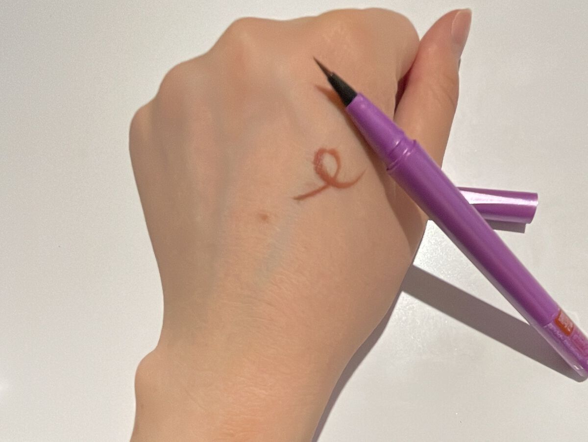 「密着アイライナー」ショート筆リキッド/デジャヴュ/リキッドアイライナーを使ったクチコミ（3枚目）