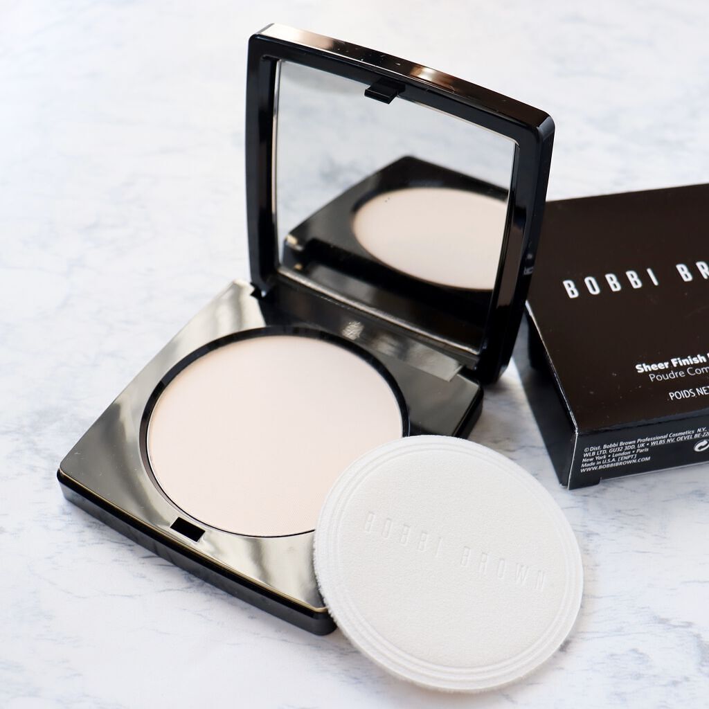 シアーフィニッシュ プレストパウダー 11 ソフトポーセリン/BOBBI BROWN/プレストパウダーを使ったクチコミ（2枚目）