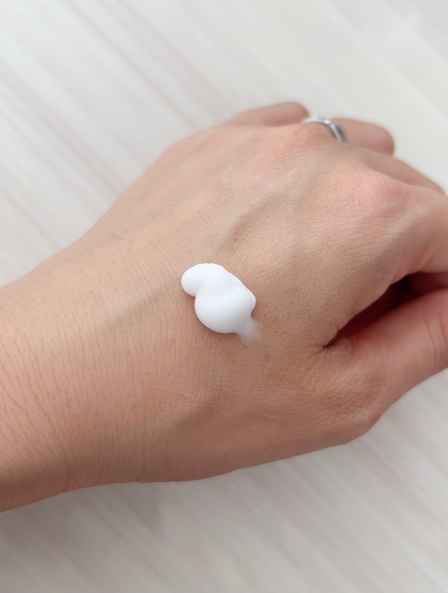 バストケアクリーム/レクシーラムーア/ボディクリームを使ったクチコミ(2枚目)