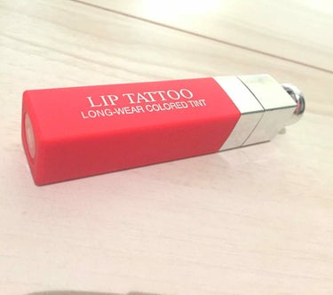 ＊DiorのLIP TATTOO＊

451 ナチュラルコーラル💓

友達にプレゼントでもらいました🌸

がっつり塗っちゃうと濃くなっちゃうのでちょっと塗って伸ばして使ってます😊

塗った感じ、最初はち