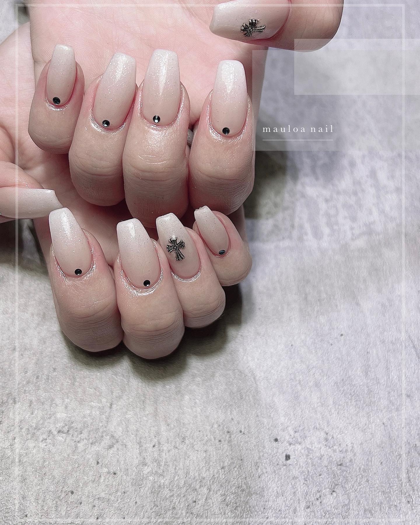 #ネイル,#スワロネイル,#アートネイル,#海ネイル,#ミラーアートネイル,#白フレンチネイル,#夏ネイル,#クロムハーツネイル,#オータムネイル,#ジュエリーネイル,#ミラーネイル,#手書きアートネイル,#春ネイル,#綺麗めネイル,#夏ネイル,#天王寺ネイル,#クロムハーツネイルのネイルデザイン