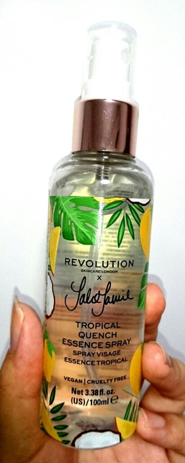 MAKEUP REVOLUTION Revolution Skincare × Jake - Jamie Tropical Essence Sprayのクチコミ「メイクアップレボリューションのトロピカルな香りがするミストでーす💓
ビューティーベイで650円.....」（1枚目）