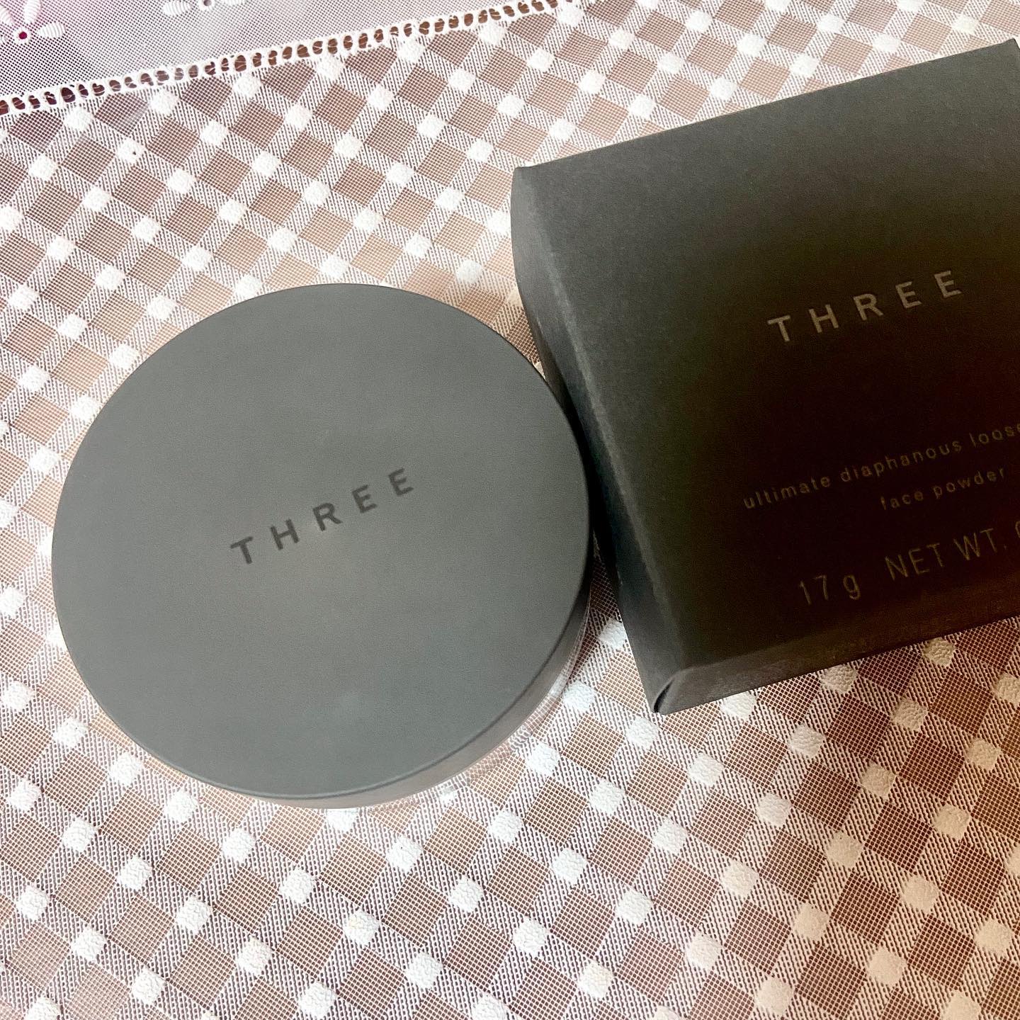 アルティメイトダイアフェネス ルースパウダー/THREE/ルースパウダーを使ったクチコミ（2枚目）