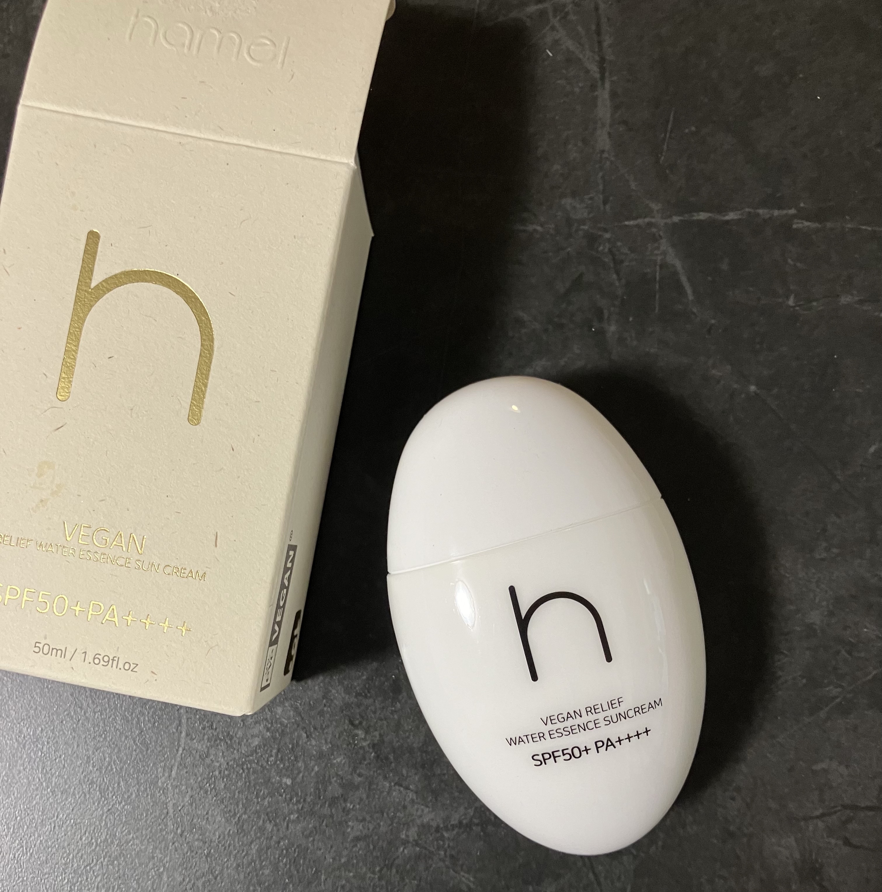 使用してみたので、感想と評価をしてみました。

手に出した時は潤いを感じたけど、顔に塗ると伸びの悪さやキシキシ感が少しだけありました。

使用感だけで言ったらマミーの方が断然良い。
お肌にもお財布にも優しいし。ポンプで出しやすいし笑😆

