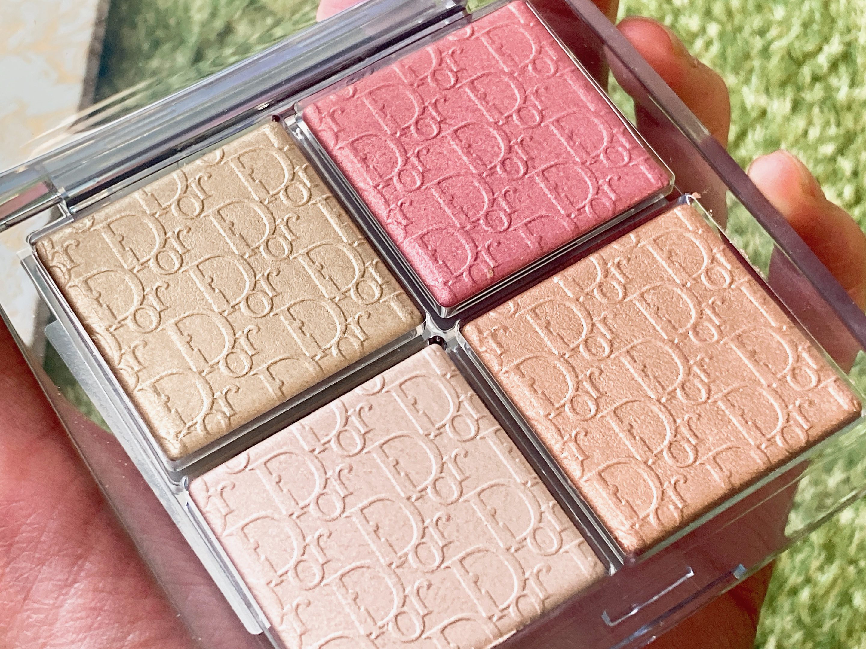 ディオール バックステージ フェイス グロウ パレット/Dior/ハイライトを使ったクチコミ（2枚目）