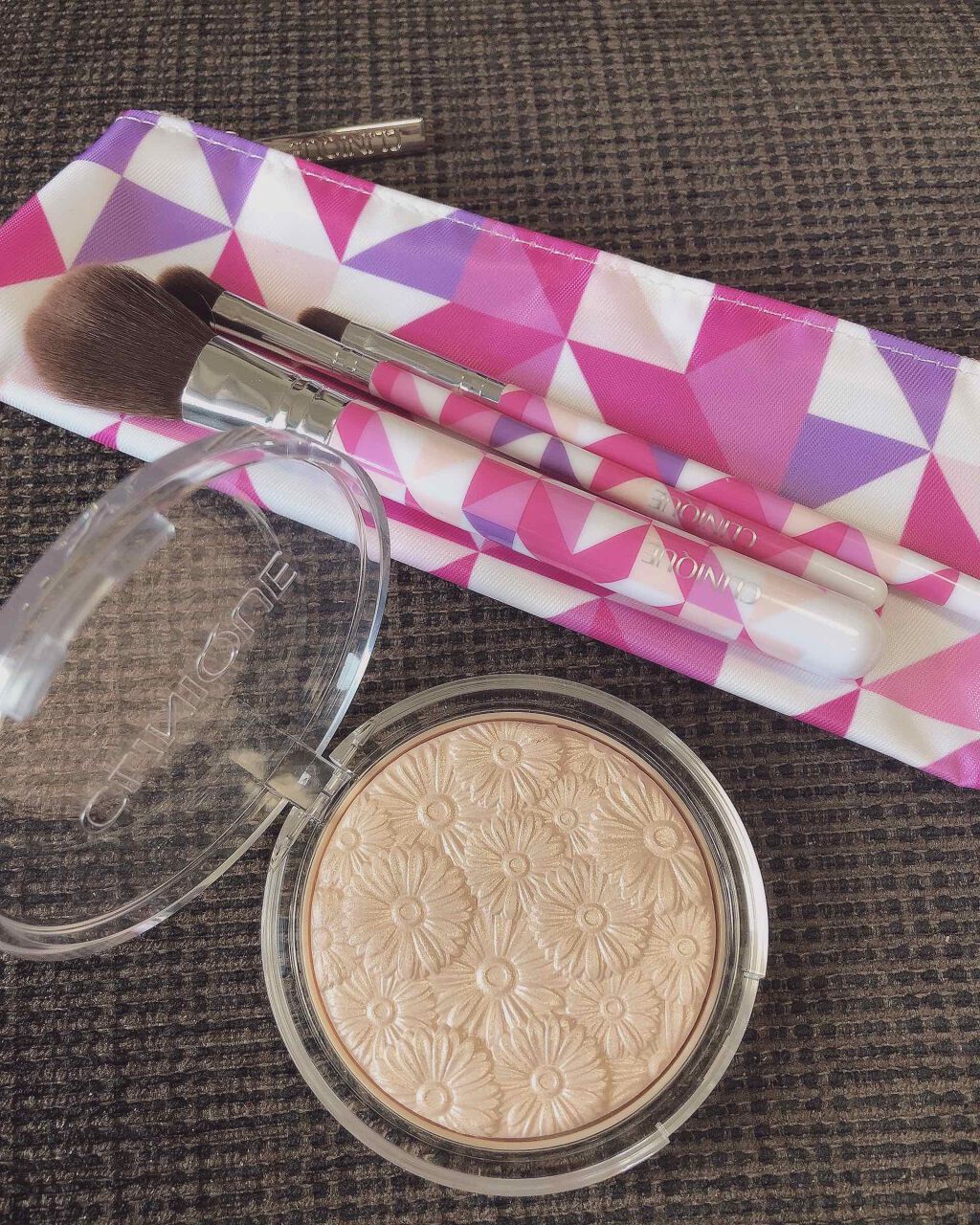 パウダー ポップ フラワー ハイライター/CLINIQUE/パウダーハイライトを使ったクチコミ（2枚目）