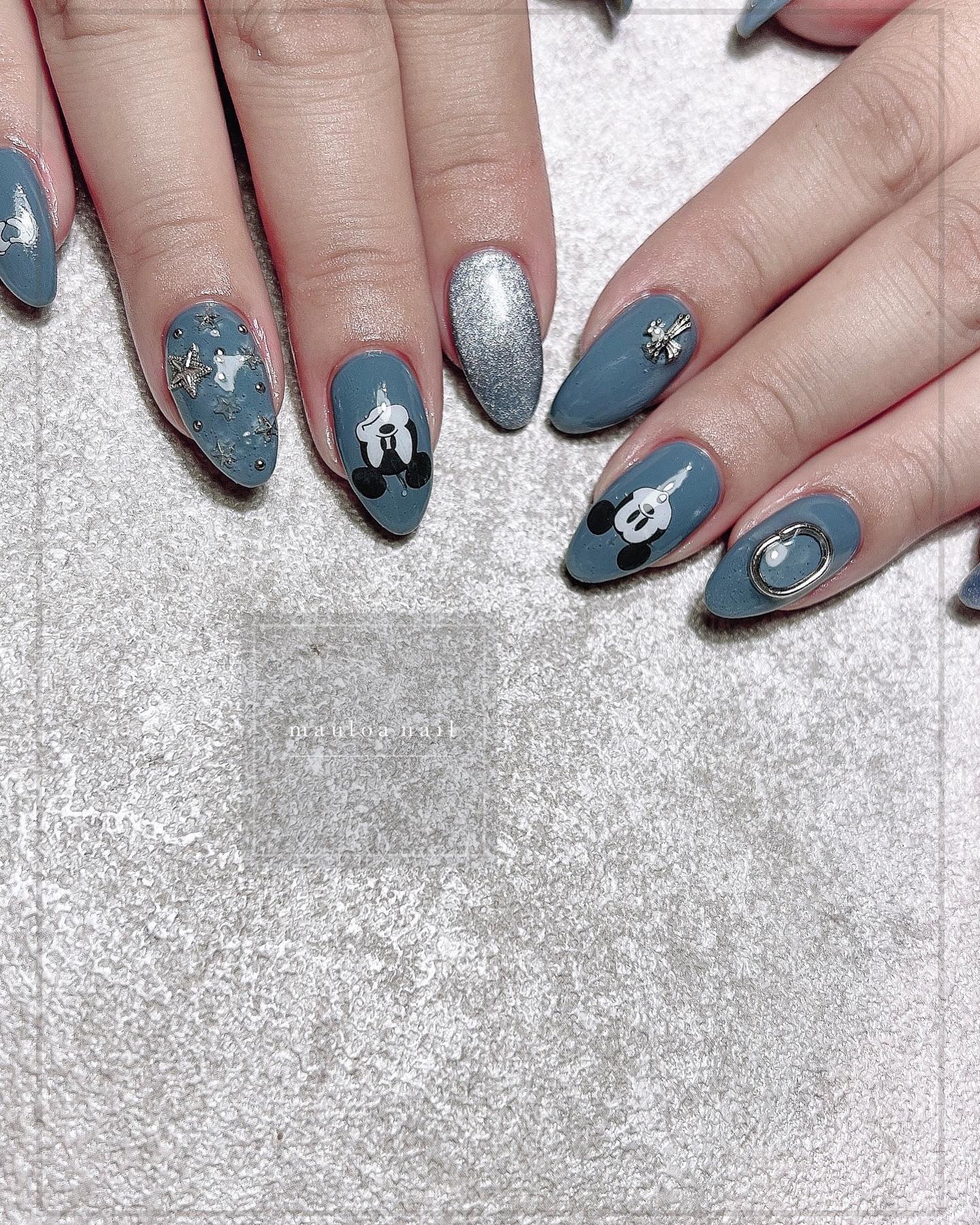 #ネイル,#ブルーグレーネイル,#秋ネイル,#アートネイル,#海ネイル,#スタッズネイル,#ニュアンスネイル,#くすみカラーネイル,#クロムハーツネイル,#ミラーネイル,#カラフルネイル,#マグネットネイル,#ミッキーマウスネイル,#シンプルネイル,#ミッキーネイルのネイルデザイン