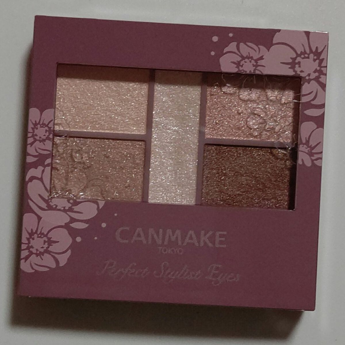 儚げ美人アイに！ キャンメイク パーフェクトスタイリストアイズ 24 メロウミルクティー

この色味天才なので見て欲しい……！
ピンクだけどイエベでも使える色でふんわりラメ感があってめちゃくちゃ儚い目元になります🫶🫶

毎日メイクに大活