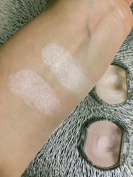 みー on LIPS 「☆CANMAKEうるっとツヤ生レアハイライター01、02私の肌..」(4枚目)