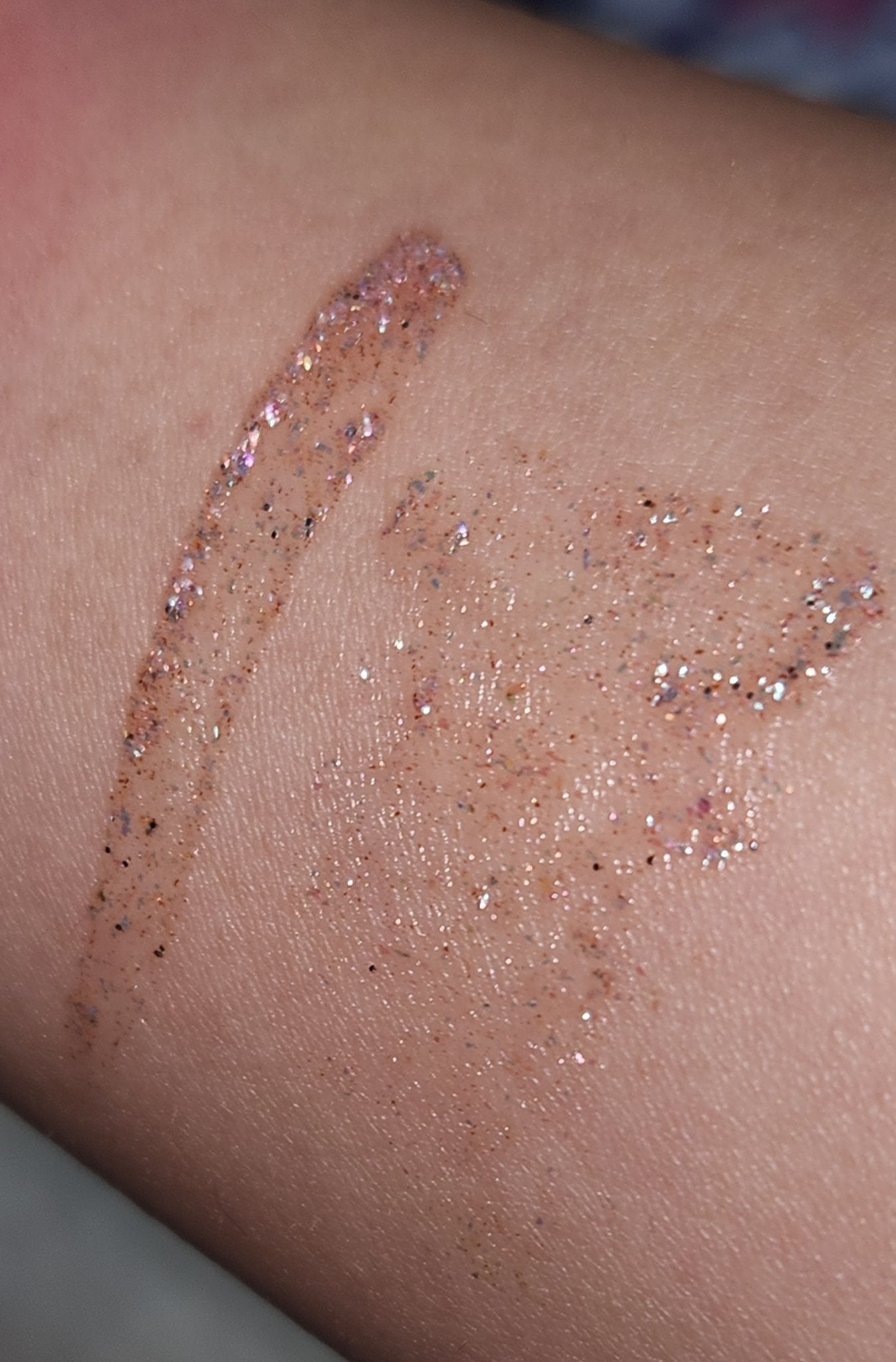 スピングリッターリキッドアイグロー/AMIOK/グリッターを使ったクチコミ(6枚目)