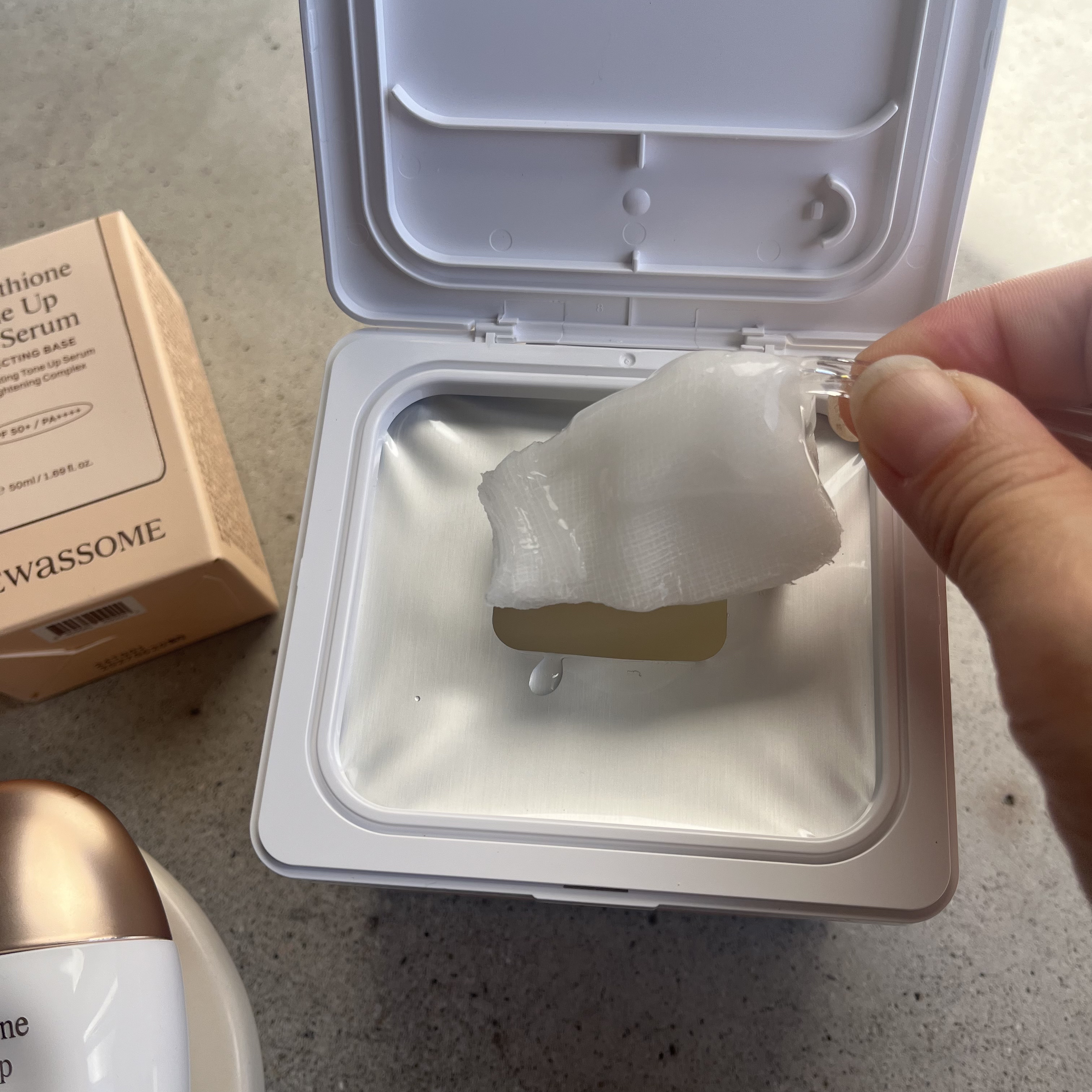 グルタチオントーンアップサンセラム/DEWASSOME/日焼け止めクリームを使ったクチコミ（3枚目）