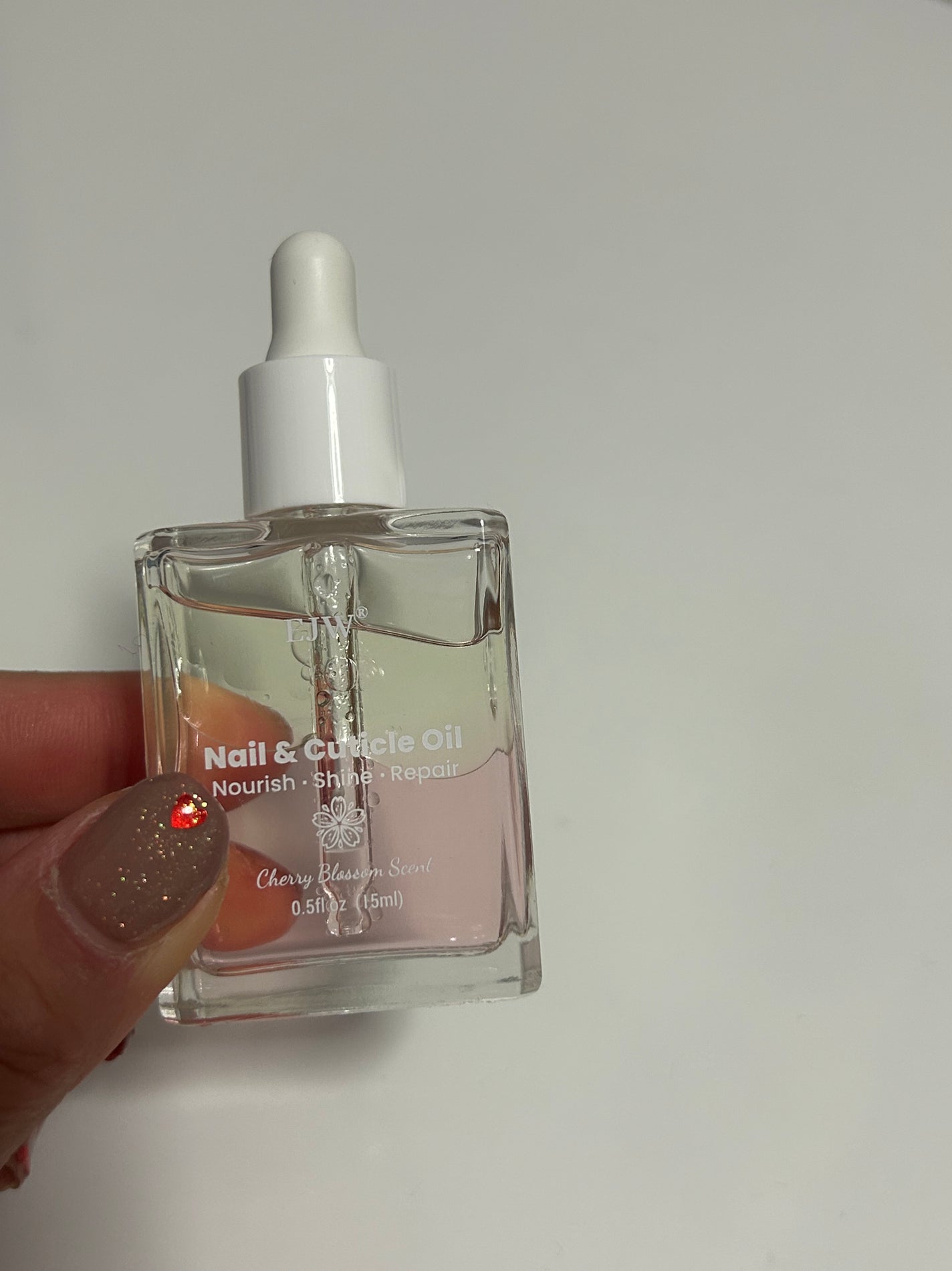 tea on LIPS 「EJWNaik&CuticleOil二層に分かれているカラーが..」(1枚目)