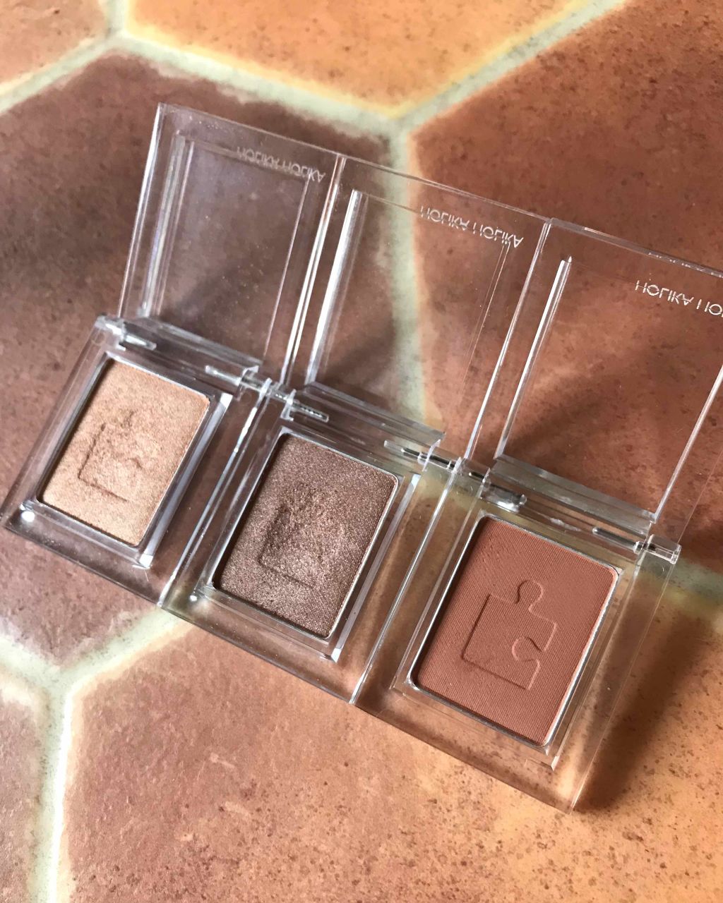 ピースマッチングシャドウ SBE03 トレンチコート/HOLIKA HOLIKA/単色アイシャドウを使ったクチコミ（2枚目）