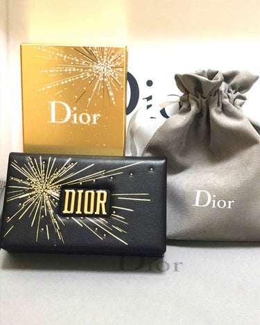 Diorのクリスマスコフレ
スパークリングアイパレット
オンラインで先行買いです！
まだ10月です！
写真で見た時はブルベさん向きかなと思ったのですが実際に見るといえばの私でもなんとか行けそうです！
