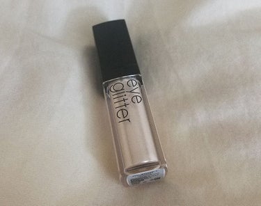 A'PIEU【Eye Glitter No.1】

ギラギラしすぎない綺麗なラメとツヤ感がお気に入りです！
少量ならとてもナチュラルなので日常使いにも全然アリだと思います(^^)個人的にはやっぱり涙袋に