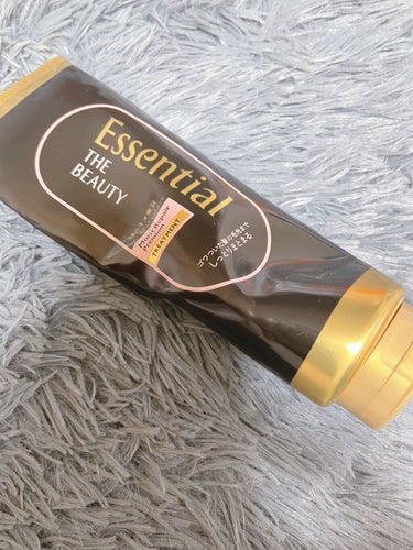 Essential THE BEAUTY 髪のキメ美容プレミアムトリートメント＜モイストリペアプレミアム＞

以前LIPS様を通して頂いたのを使い切り、、
よかったのでリピート購入です！

これを使い始