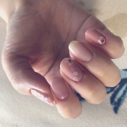 行場 on LIPS 「🌸🌸🌸#セルフネイル部#セルフネイル#nail#桜ネイル#春ネ..」(4枚目)