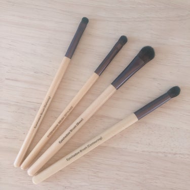 CONTOURING BRUSH (アイシャドウ ブラシ)/innisfree/メイクブラシを使ったクチコミ（1枚目）