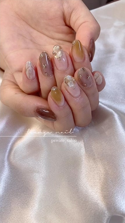 #ネイル,#秋ネイル,#大人ニュアンスネイル,#ニュアンスネイル,#ジェルネイル,#ミラーネイル,#シェルネイルのネイルデザイン