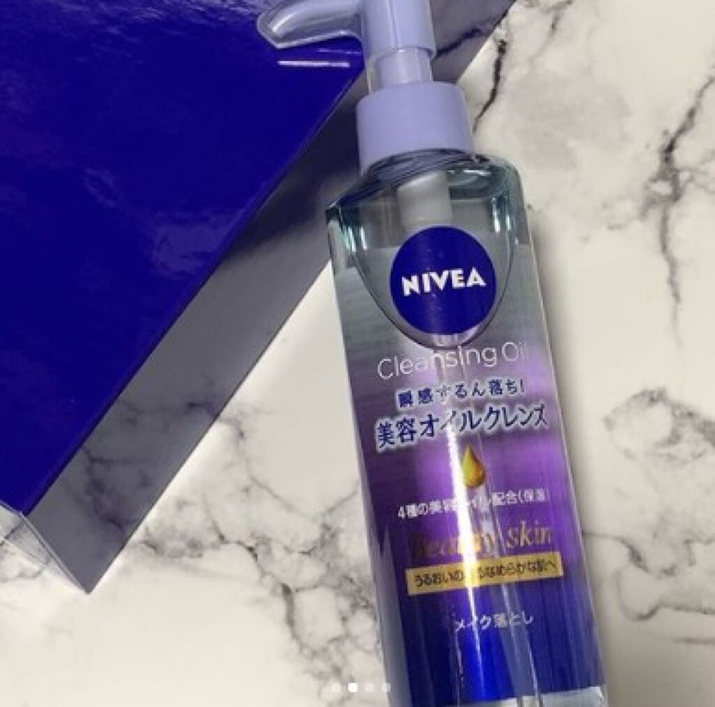 これ、本当にこすらずに、するんと落ちます！！！ 

オイルメイク落としは肌によくない、、、
乾燥する、、、という
既定概念を覆した新商品！

あえて、サラサラのテクスチャーにすることで、
メイク汚れに浸透し、包み込み、 肌