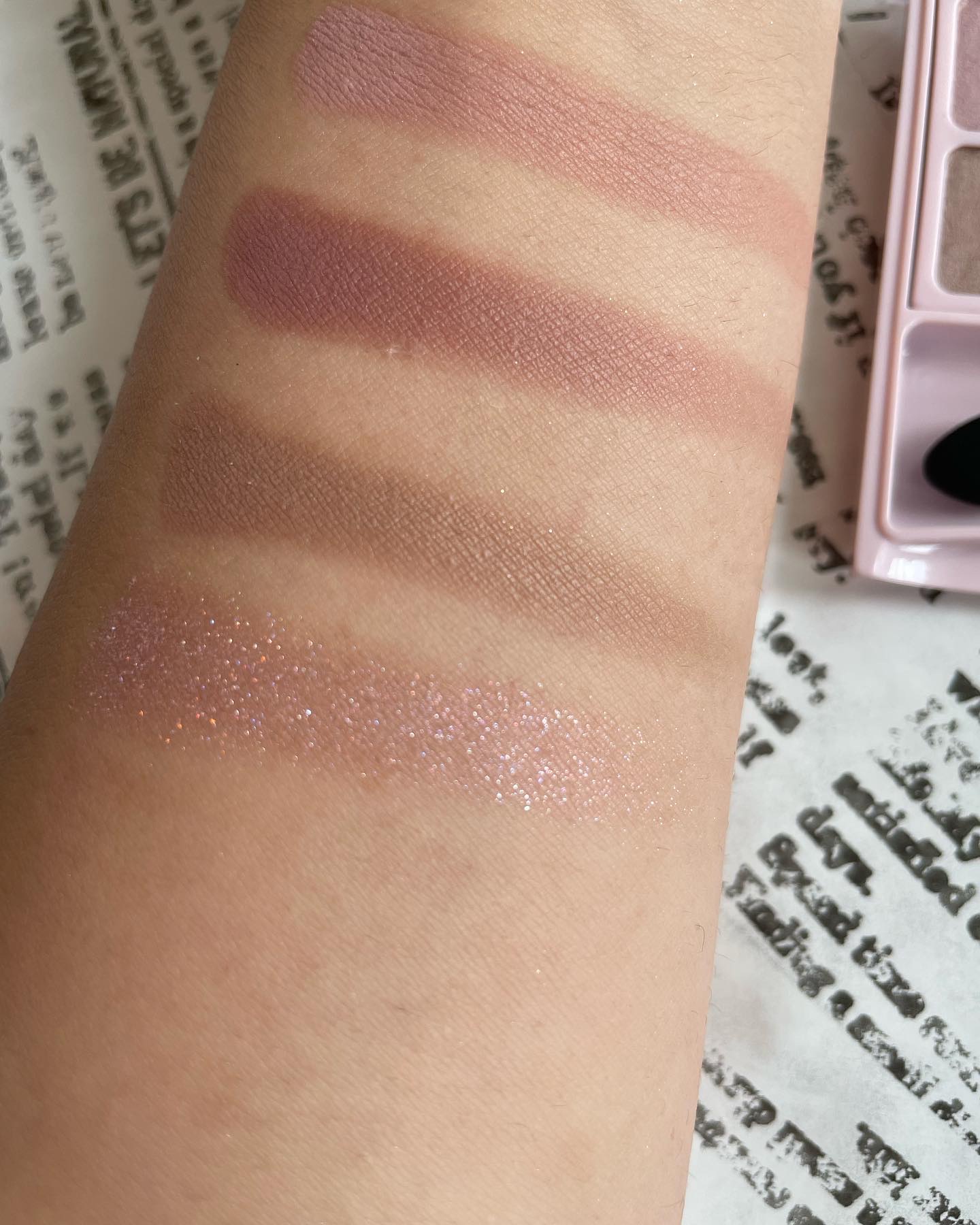 デイジードール アイカラー パレット PK-02 ローズフレーバー/DAISY DOLL by MARY QUANT/アイシャドウパレットを使ったクチコミ（3枚目）