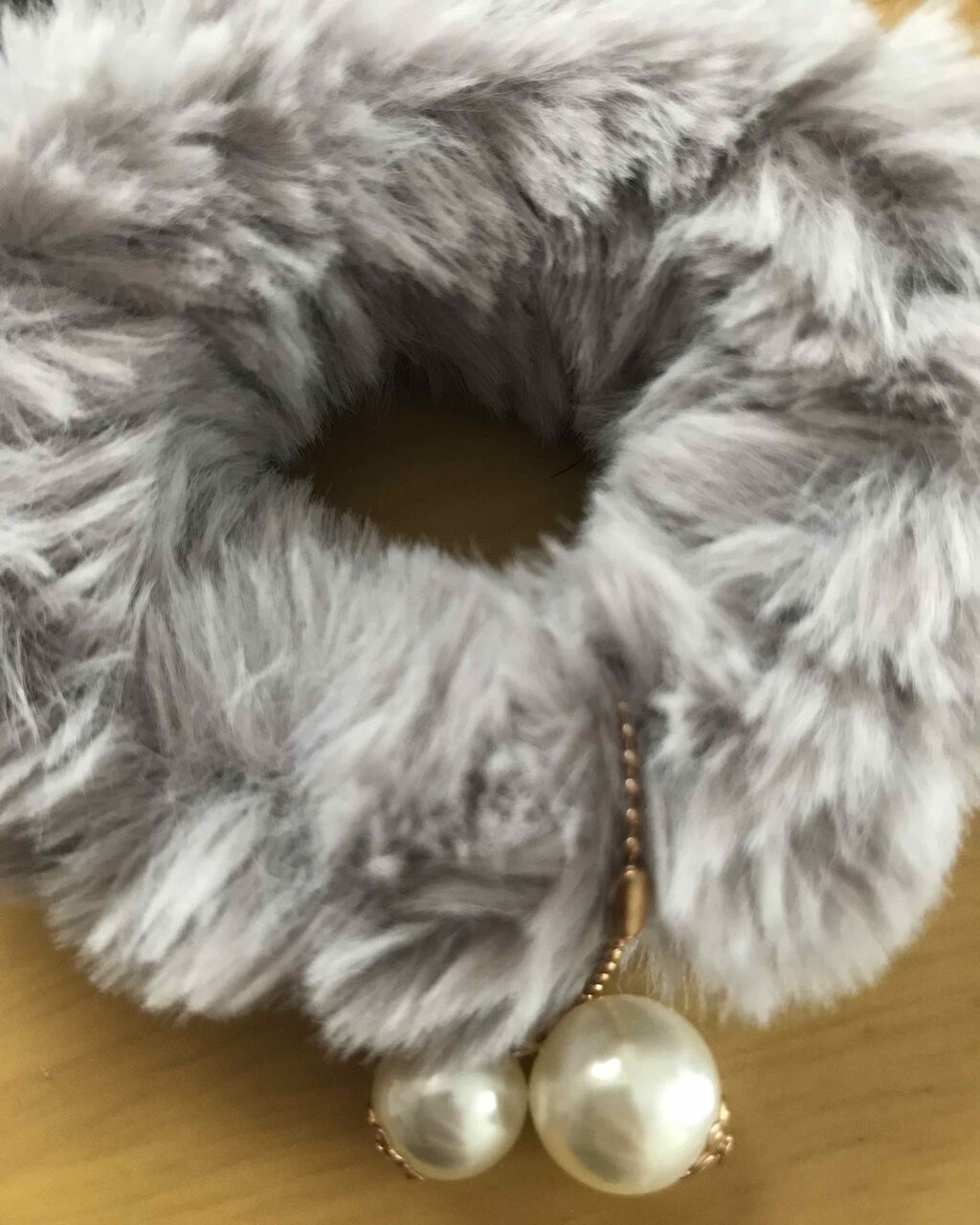 セリア ふわふわシュシュパール付き