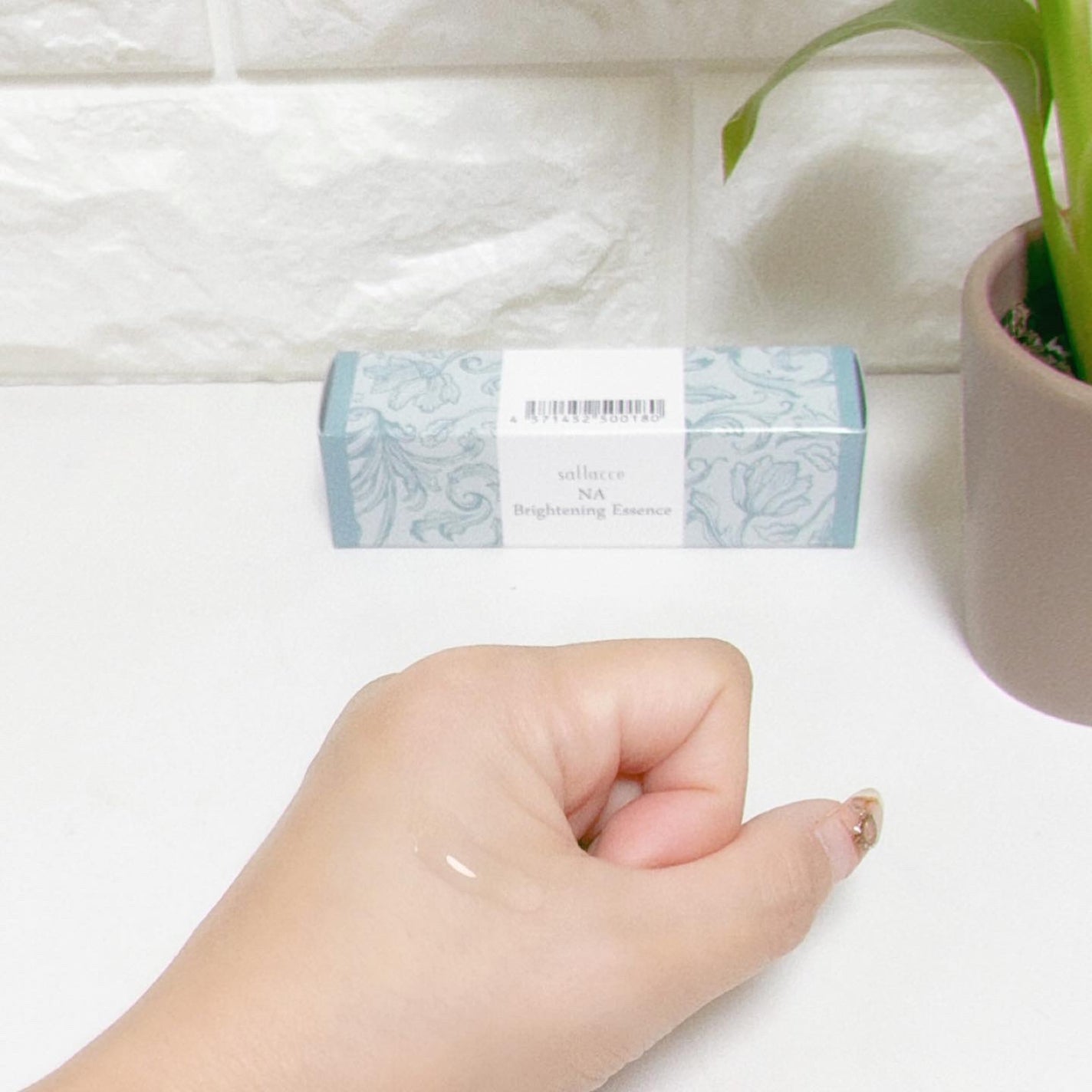 kchan on LIPS 「サラッセNAブライトニングエッセンス✨️リピート中︎💕︎︎夜、..」(3枚目)