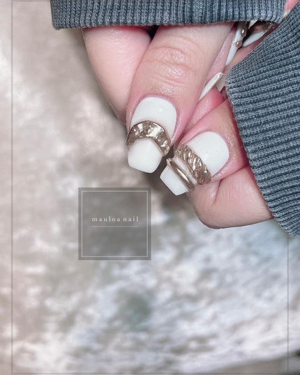 #白ネイル,#ネイル,#アートネイル,#冬ネイル,#ミラーアートネイル,#リングネイル,#成人式ネイル,#ジュエリーネイル,#ミラーネイル,#手書きアートネイル,#ハートネイル,#パーツネイル,#ミラーネイル,#シルバーアクセネイル,#冬ネイル,#天王寺ネイルのネイルデザイン