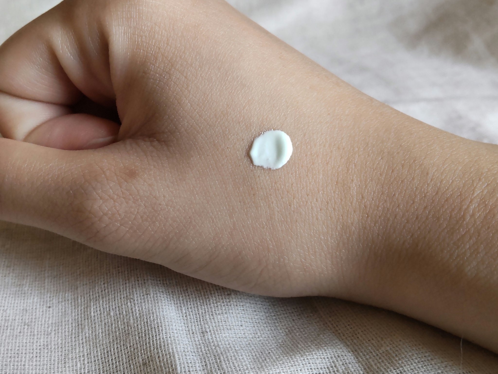 スキンアクア トーンアップUVエッセンス ミントグリーン/スキンアクア/日焼け止めクリームを使ったクチコミ（3枚目）