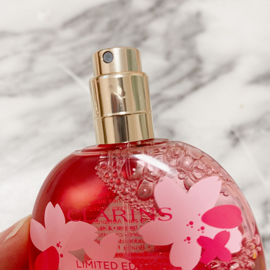 CLARINS フィックス メイクアップ サクラのクチコミ「＼サクラを纏い、メイクも崩さない。。／



クラランス
フィックスメイクアップ サクラ 🌸
.....」（2枚目）