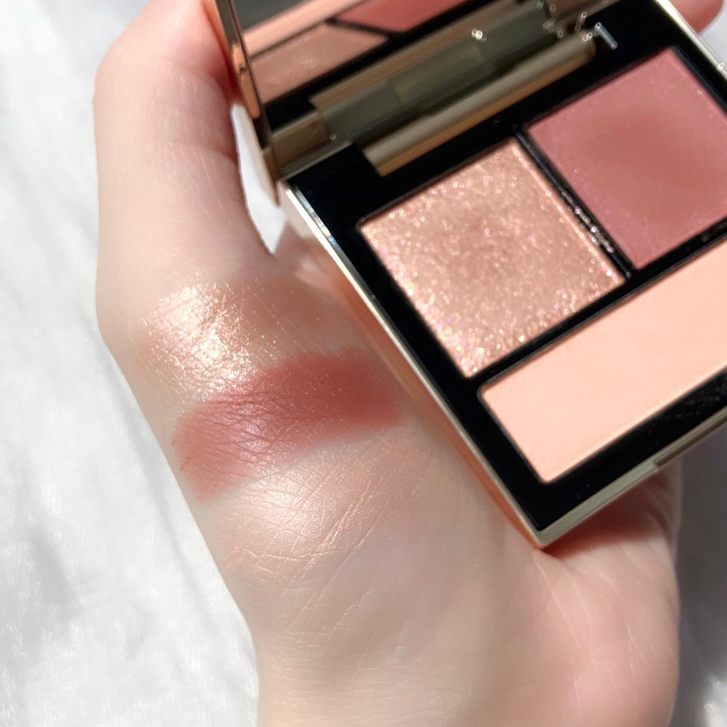 テイラード カラー アイズ 02 Girl Like Me/SNIDEL BEAUTY/アイシャドウパレットを使ったクチコミ（3枚目）