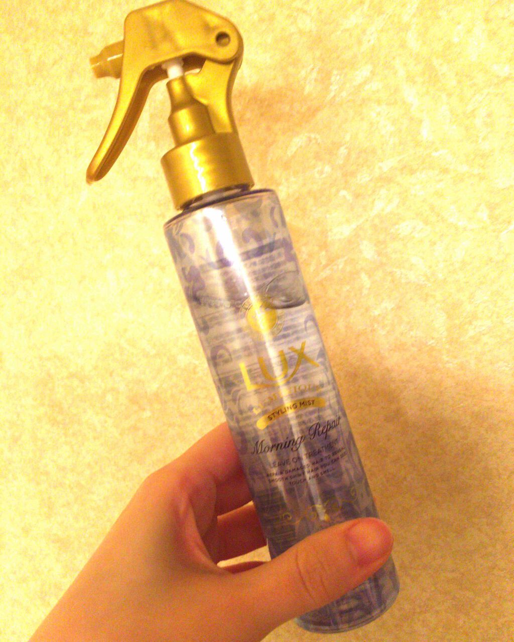 LUX ルミニーク 朝の寝ぐせ直しミストのクチコミ「朝の寝癖直しにも、
洗い流さないトリートメントとしても
使えるヘアミストです◡̈⃝︎

髪がし.....」（1枚目）