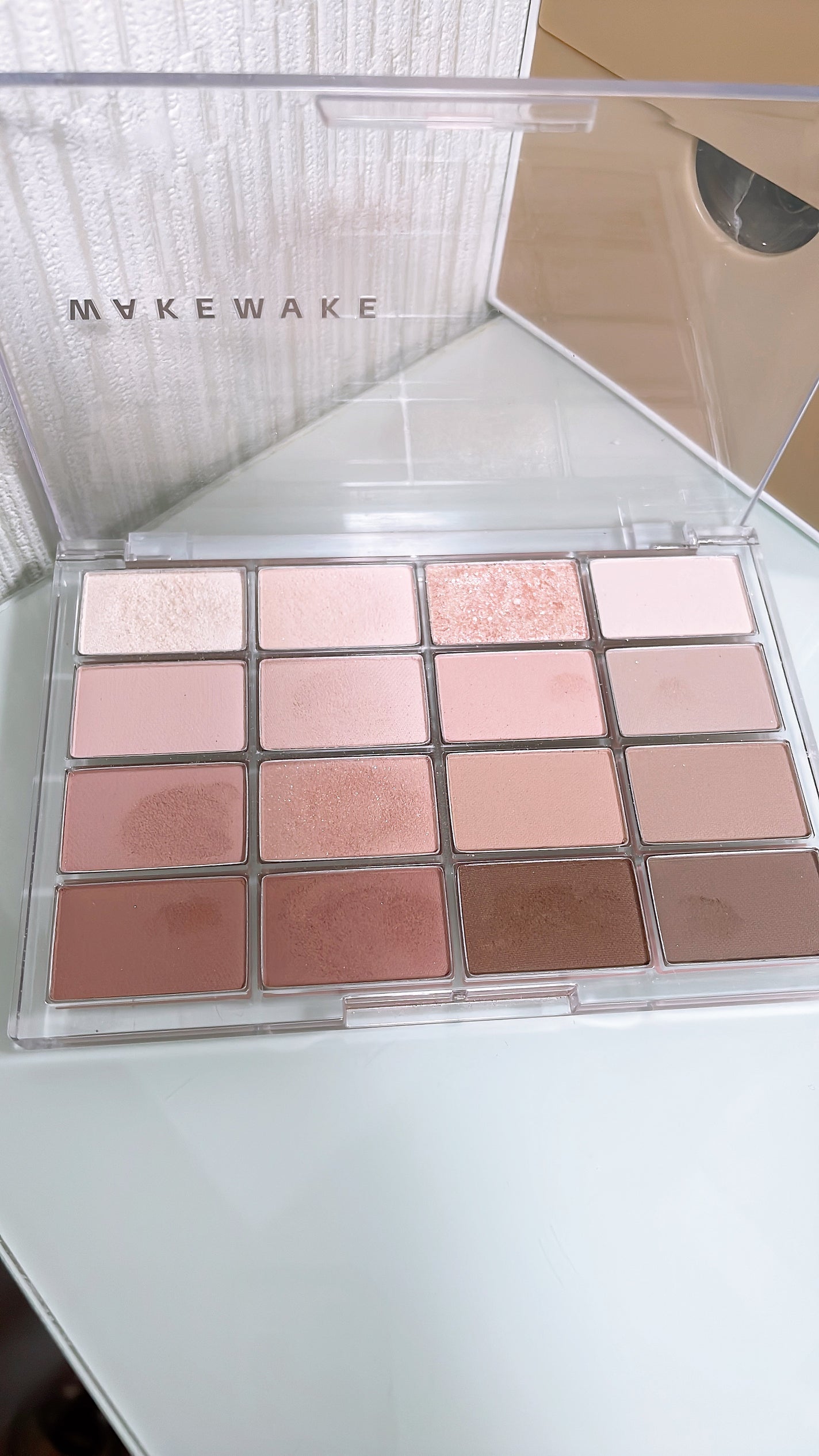 ソフトブラーリングアイパレット/wakemake/アイシャドウパレットを使ったクチコミ(1枚目)