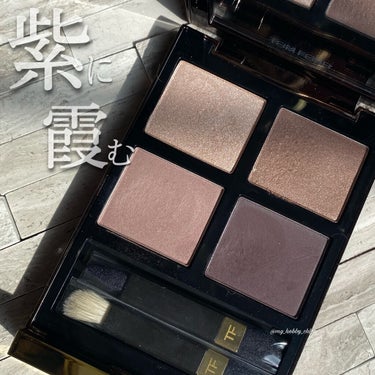 TOM FORD BEAUTY
アイ カラー クォード
13オーキッド ヘイズ

────────────

オーキッド ヘイズ＝紫に霞む

タイトル通り、、、
全色に紫を忍ばせたクォード✨　

どこか