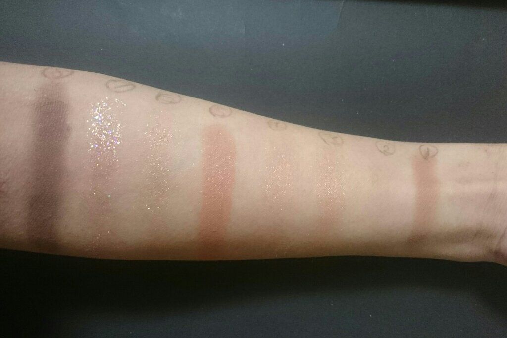 しぃーば on LIPS 「#URGLAM#セクシーアンドヘルシーメイクアップ#アイシャド..」(4枚目)