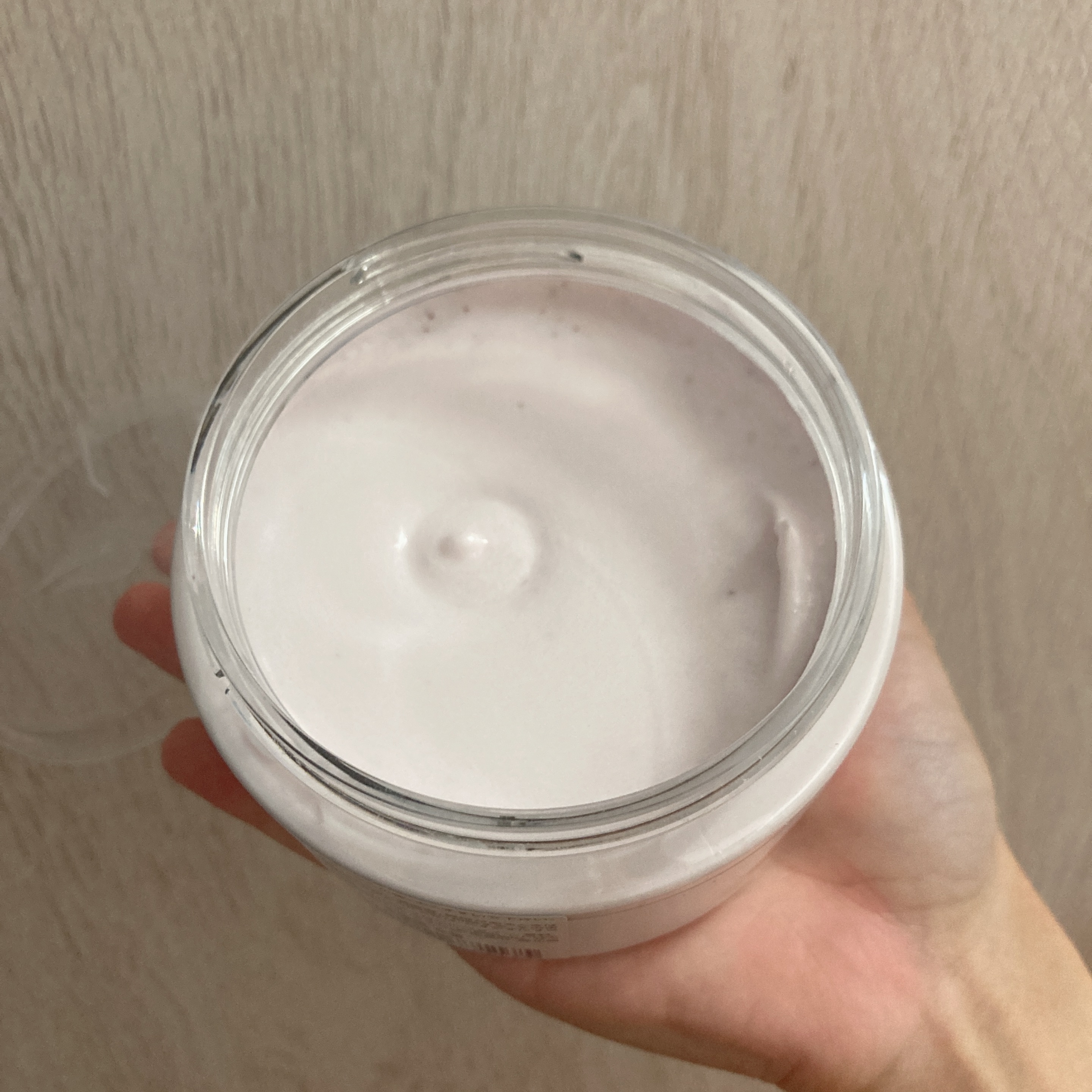 ダヴ ふわとろクリーミースクラブ ザクロ＆シアバター/ダヴ/ボディスクラブを使ったクチコミ（3枚目）