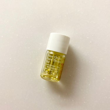 Clarinsの癒しフェイスオイル🛁

CLARINS プラント フェイス オイル デハイドレイテッド スキン

Clarinsはリッチな使用感と香りが好きで時折スキンケア系を買うことがあるんだけど、こ