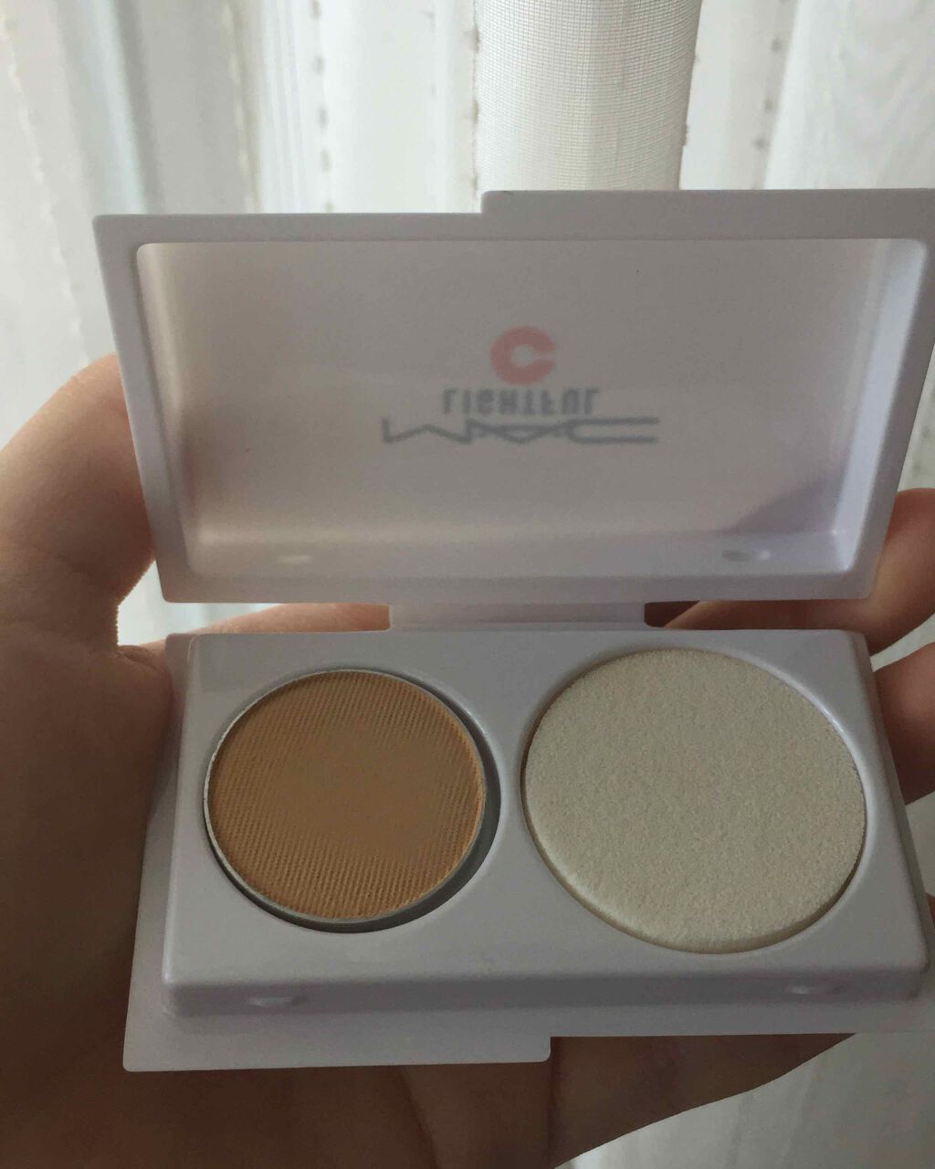 ライトフル C+ SPF 30 ファンデーション/M・A・C/パウダーファンデーションを使ったクチコミ(2枚目)