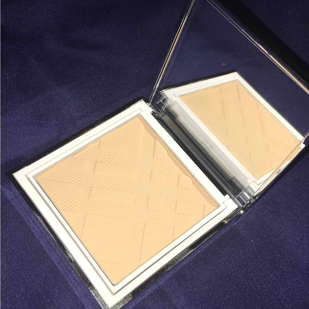 ブライトグロウコンパクト/Burberry Beauty/パウダーファンデーションを使ったクチコミ（1枚目）