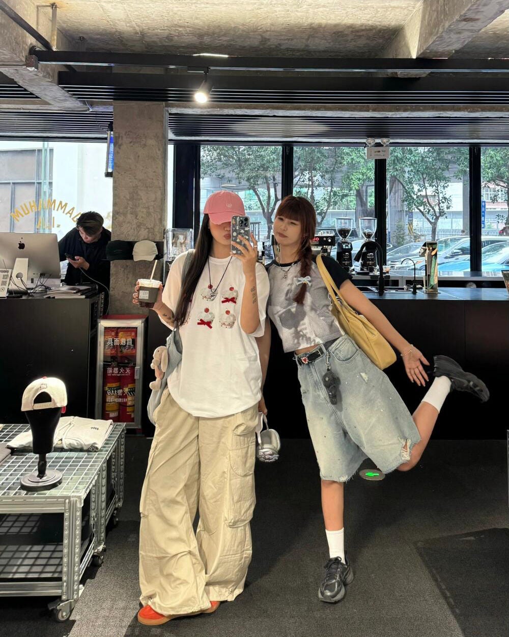 ひとみ on LIPS 「友情がすぐに応じてくれるととても幸せです#コーデ#韓国コーデ#..」(2枚目)