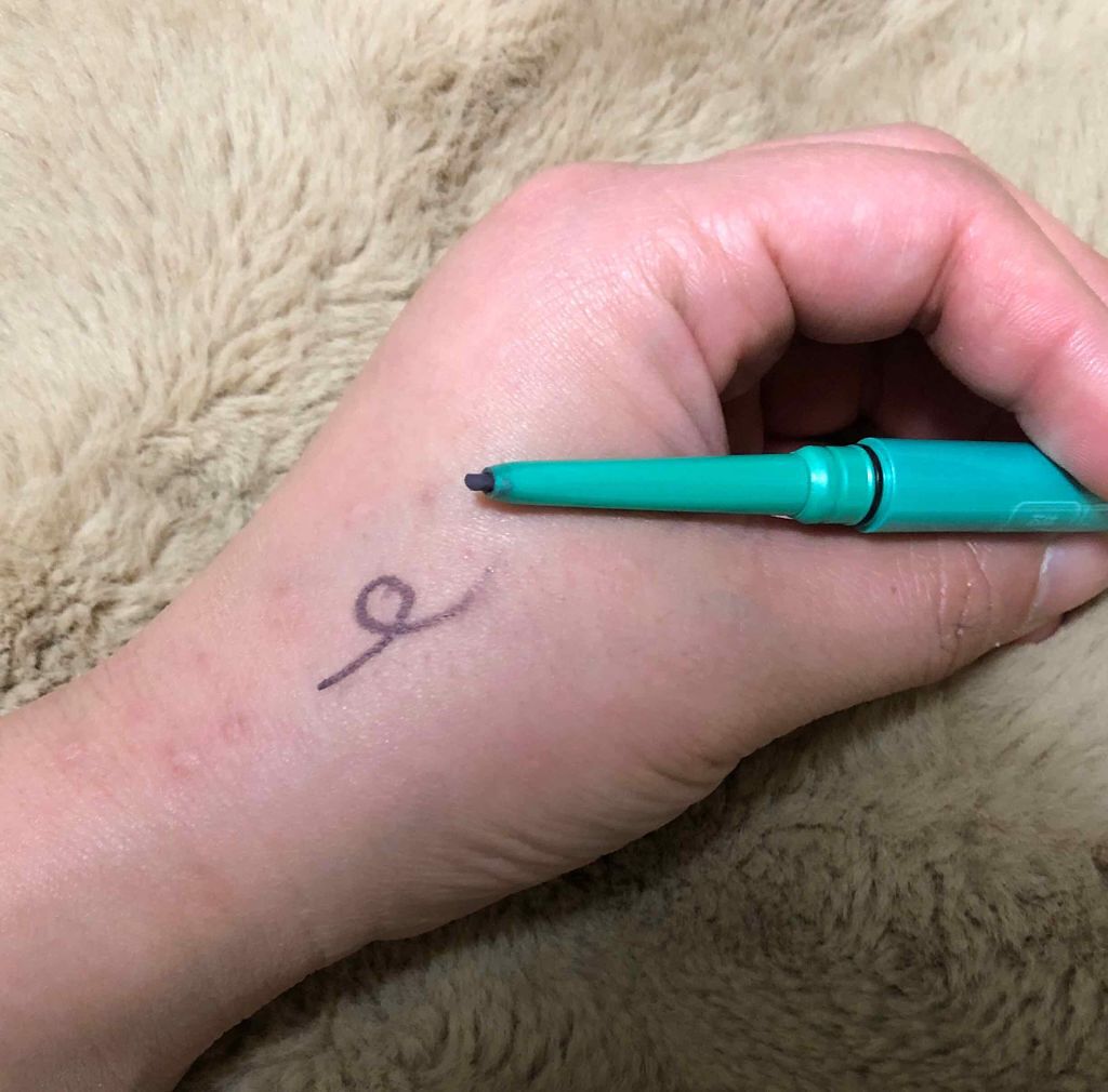 「密着アイライナー」クリームペンシル/デジャヴュ/ペンシルアイライナーを使ったクチコミ(2枚目)