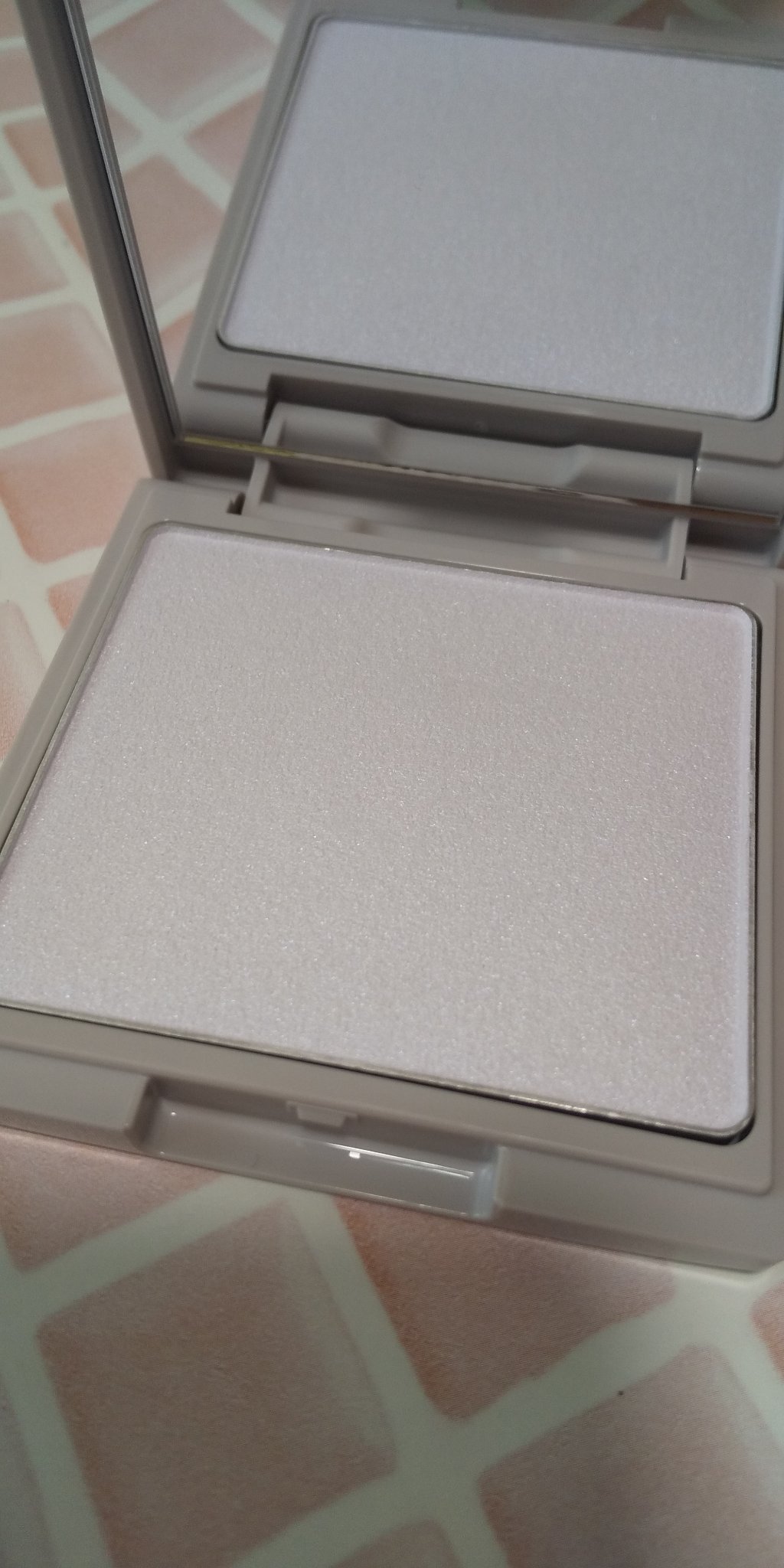 アルビオン スタジオ  オパルセント オーラ/ALBION/プレストパウダーを使ったクチコミ（2枚目）