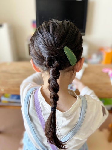 Yuki on LIPS 「4歳娘のヘアアレンジ♡三つ編みとポニーテールの休日ヘアです👧🏻..」（4枚目）