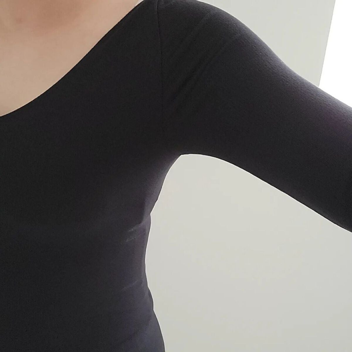 はる@フォロバ on LIPS 「10月5日に発売する『ナイスバディインナー長袖』をお試しさせて..」(2枚目)