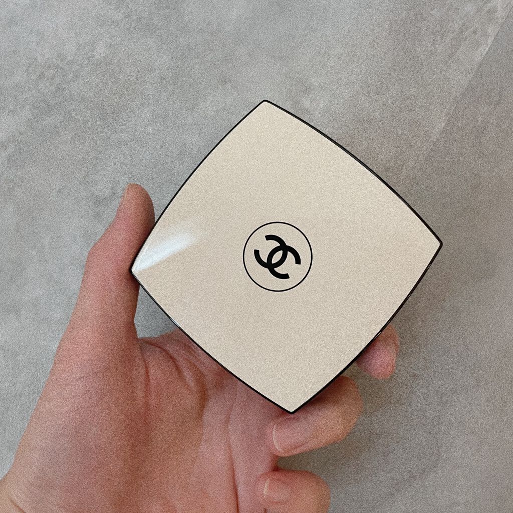 hana on LIPS 「CHANELの新作シャドウが可愛い!サイトだと結構コーラル系か..」(4枚目)
