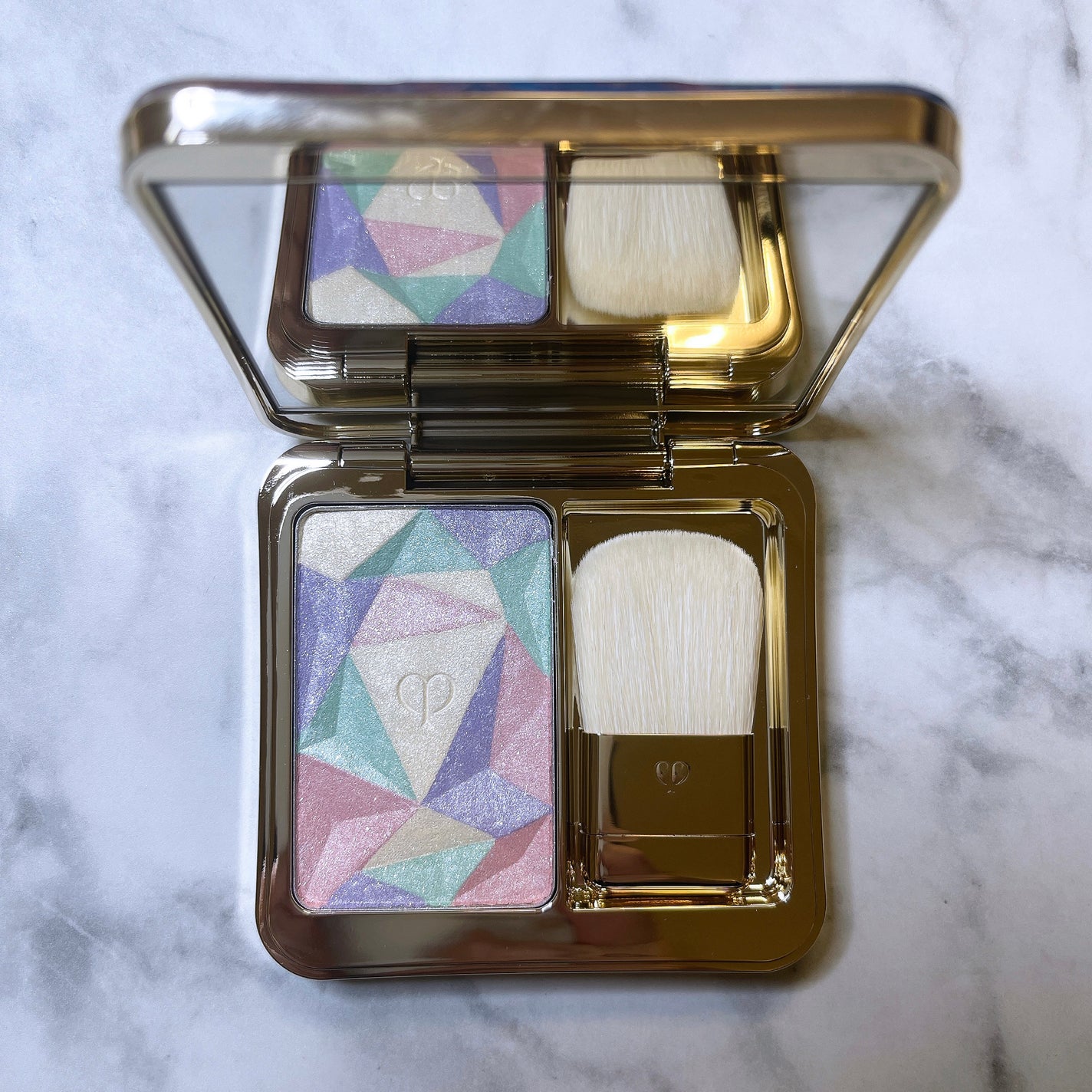 ル・レオスールデクラ /クレ・ド・ポー ボーテ/パウダーハイライトを使ったクチコミ(4枚目)