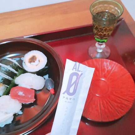 mcgroupakiko on LIPS 「「晶さん、今どこ?」「家です」「じゃあ、出前いいね」ということ..」(3枚目)